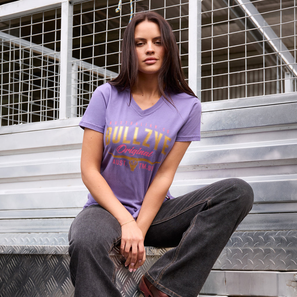 Bullzye Womens Annie V-Neck S/S Tee (B6S2502591) Violet