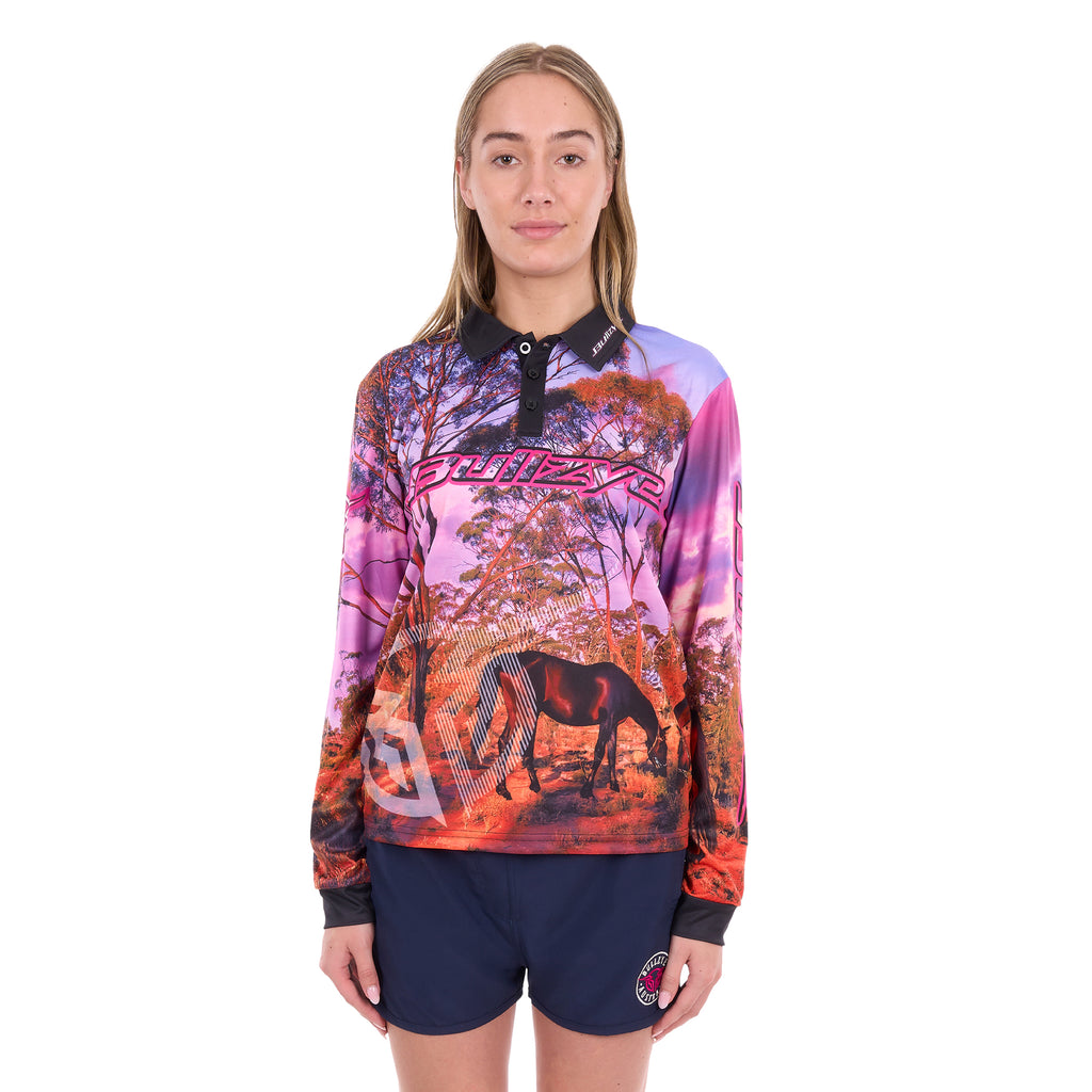 Bullzye Womens Grazing Horse L/S Fishing Tee (B6S2502598) Multi