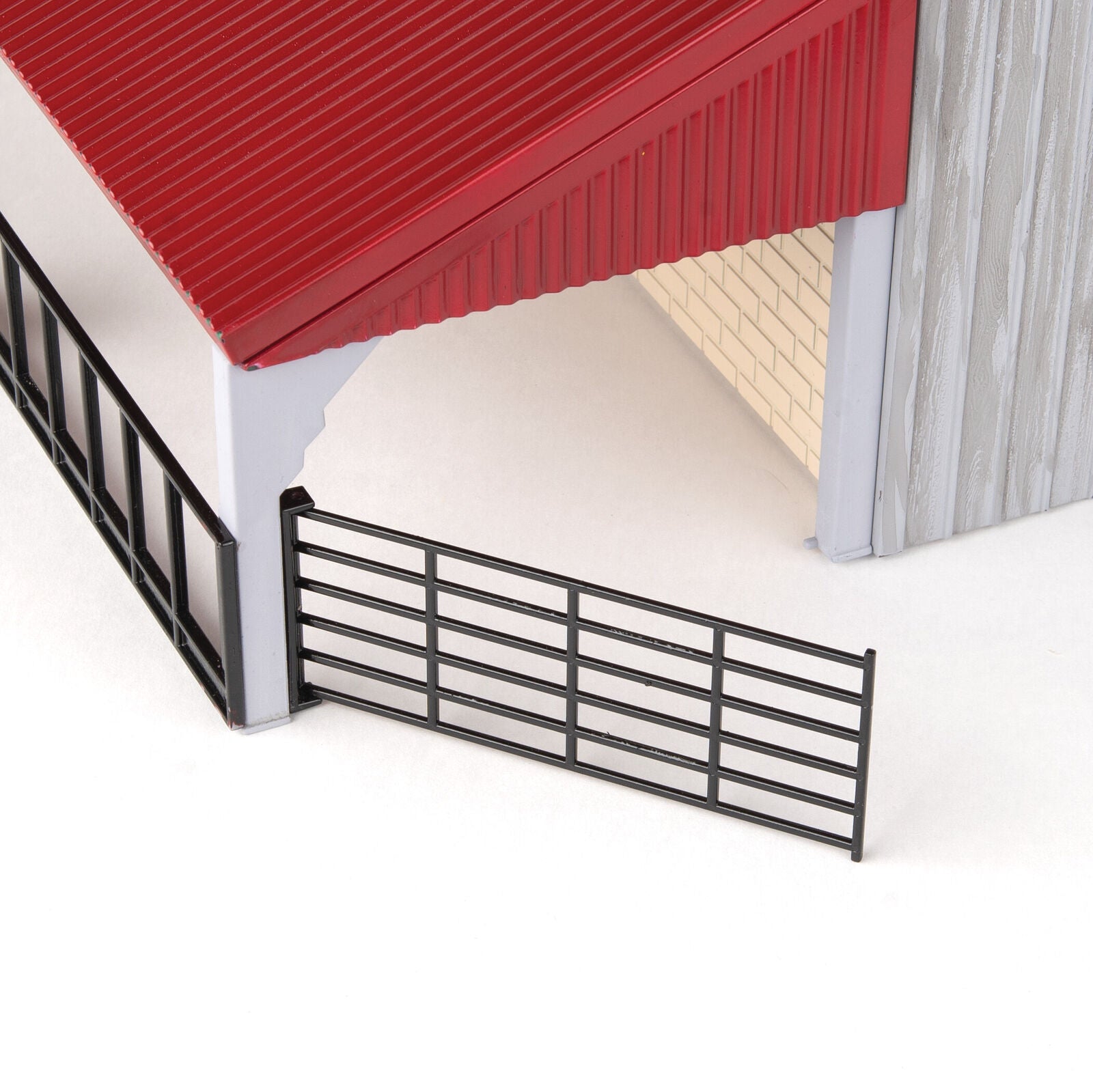 John Deere Childrens 1:32 Weathered Barn Playset With Horses (47522)