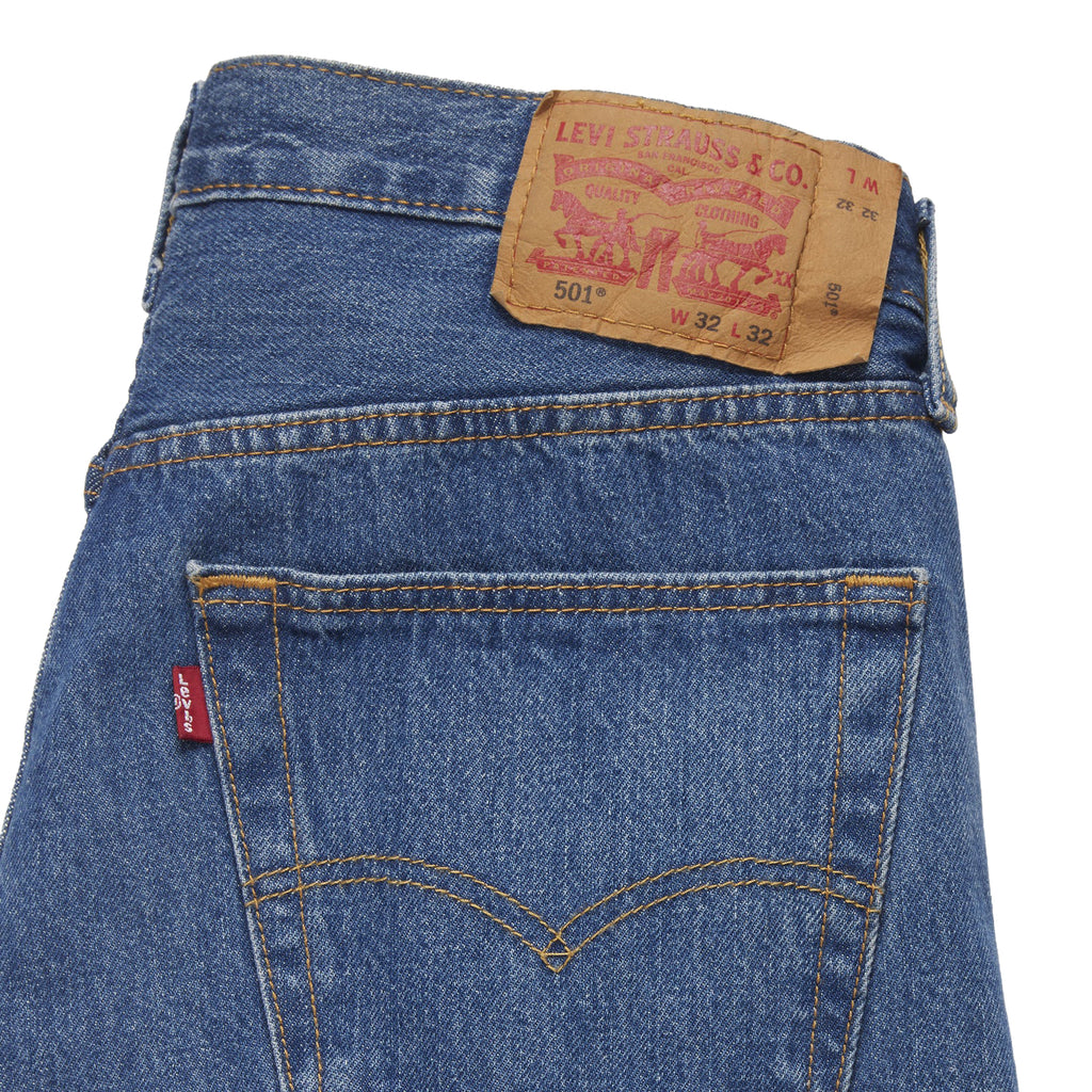 Levi's Men's 501 Original Straight Fit Jeans (00501-0193) Medium Stonewash Flat Lay Waist