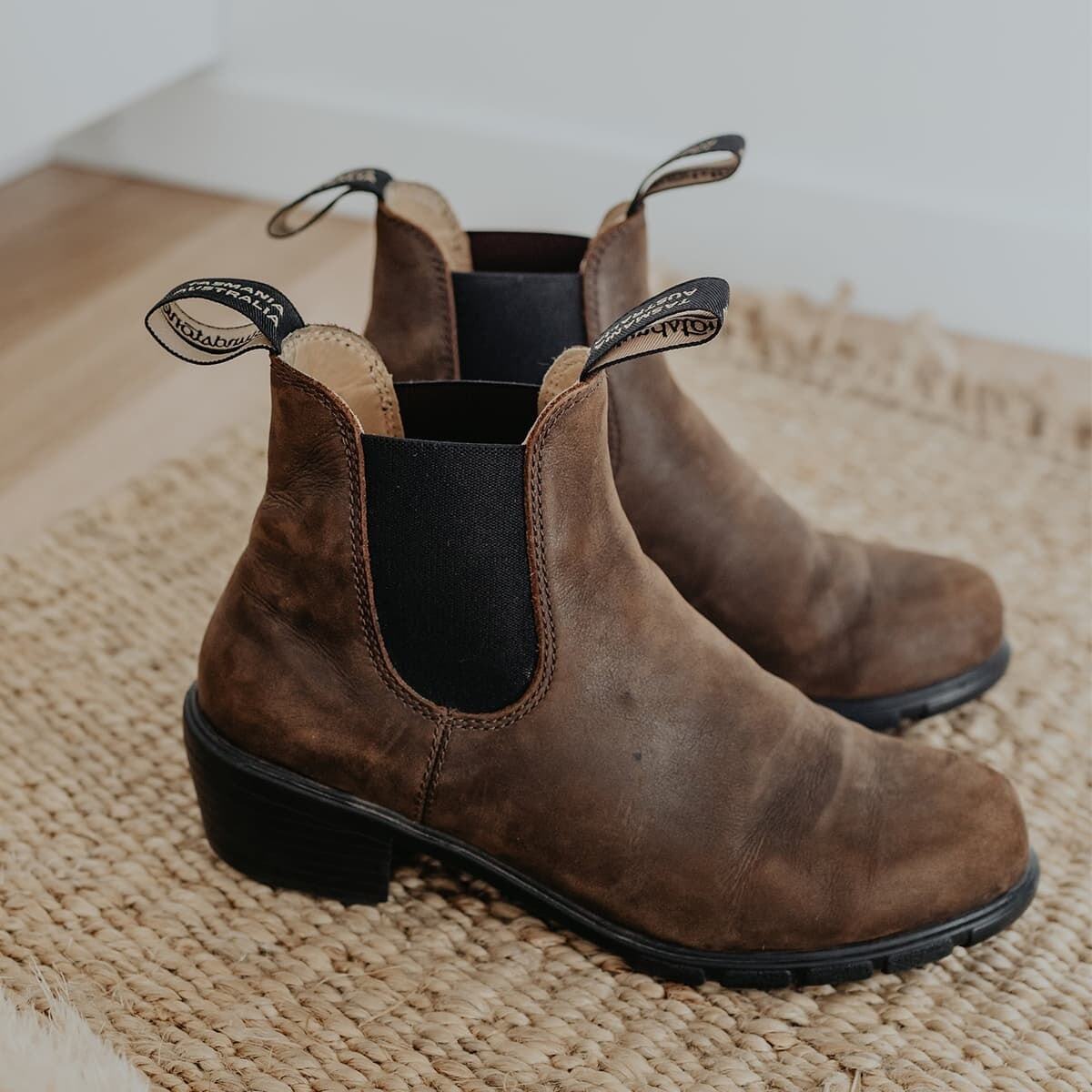 Blundstone Womens Elastic Sided Boots with Heel (1673) Antique Brown