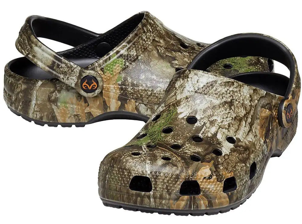 Crocs Unisex Realtree APX Classic Clogs (210099-90H) Multi