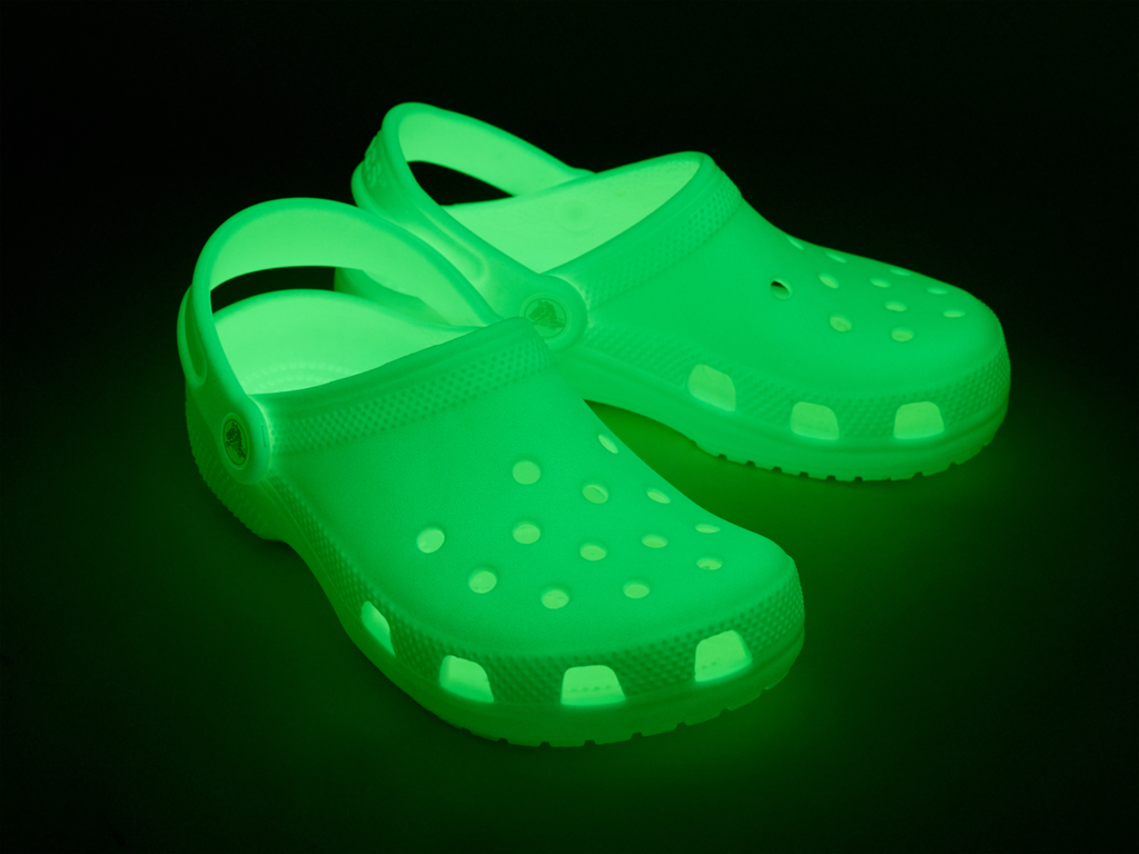 Crocs Childrens Classic Glow Clogs (211678-3VN) Glow Green