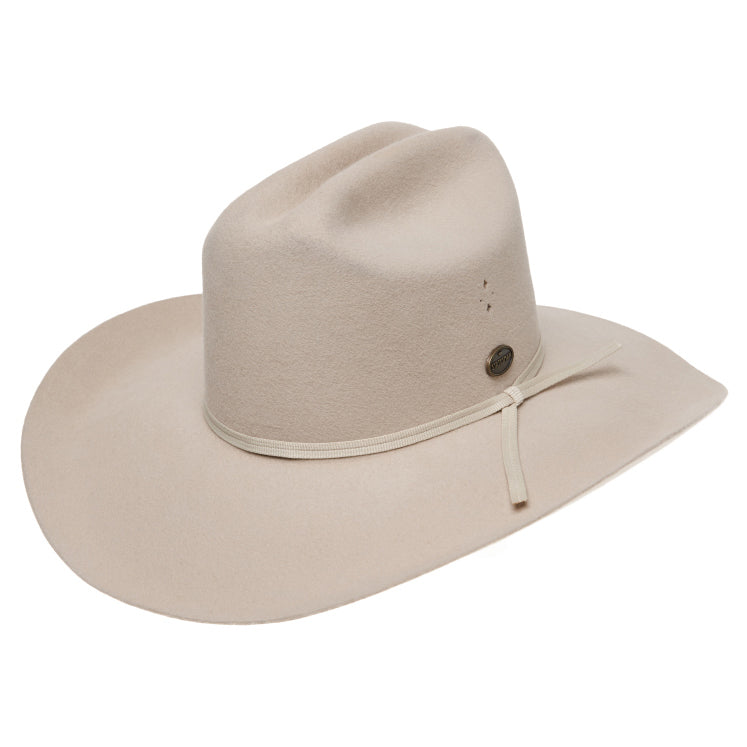 A 3-4 front view of a silverbelly wide-brimmed Statesman Serpentine Fur Blend Hat (21050050) with a ribbon band, logo pin and decorative ventilation holes on a white background.